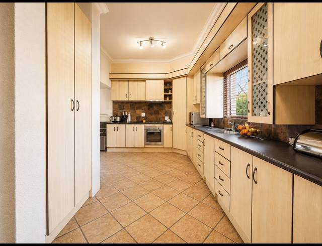 3 BEDROOM TOWNHOUSE FOR SALE IN ARCON PARK